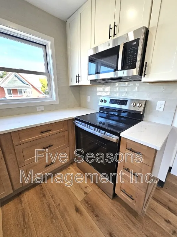 3 bed, 1.0 bath, 1000 sqft, $2,790 — Photo 4