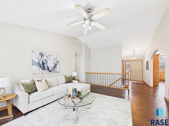 3rd image of 5015 E Newcastle St
