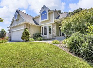 7473 Hunters Ridge Dr, Jackson, MI 49201