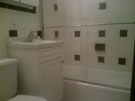 4th image of 754 Greenwich St APT 4B