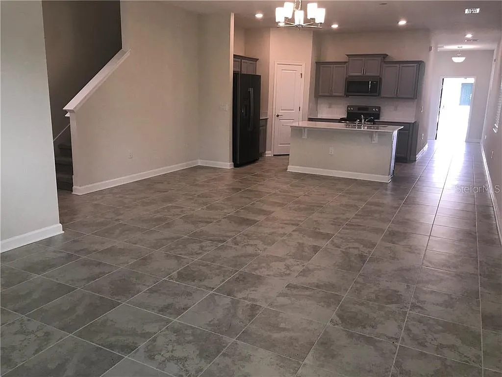 4 bed, 3.5 bath, 2486 sqft, $2,900 — Photo 2