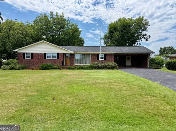 95 Race St, Hartwell, GA 30643
