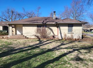 631 N University Dr, Edmond, OK 73034