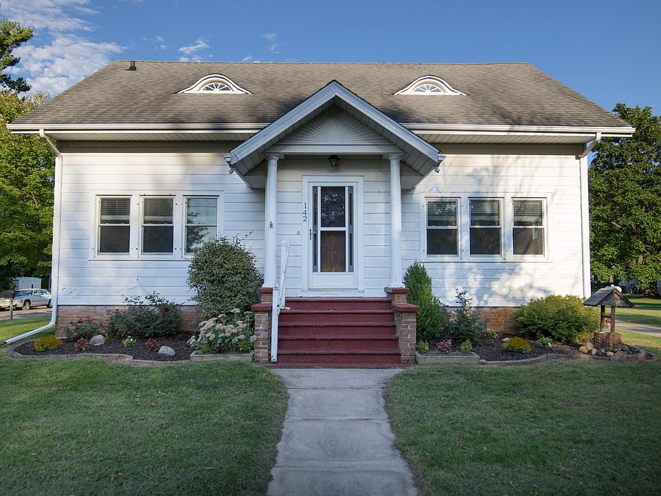 1st image of 142 N Main St