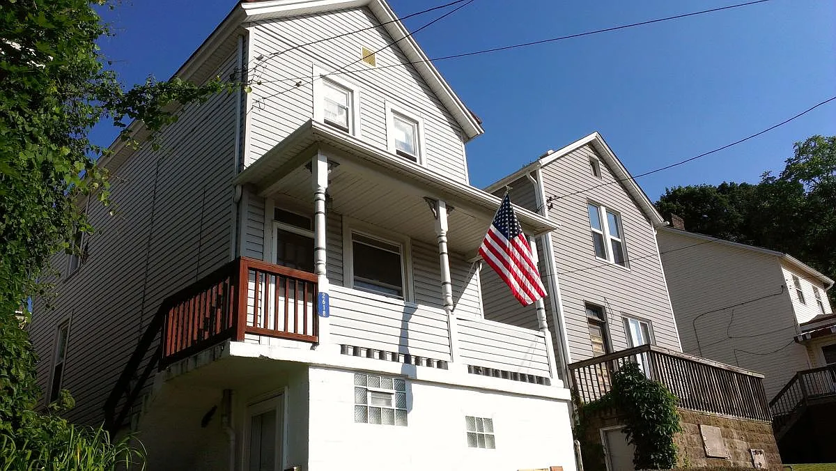 2 bed, 1056 sqft, $895 — Photo 1
