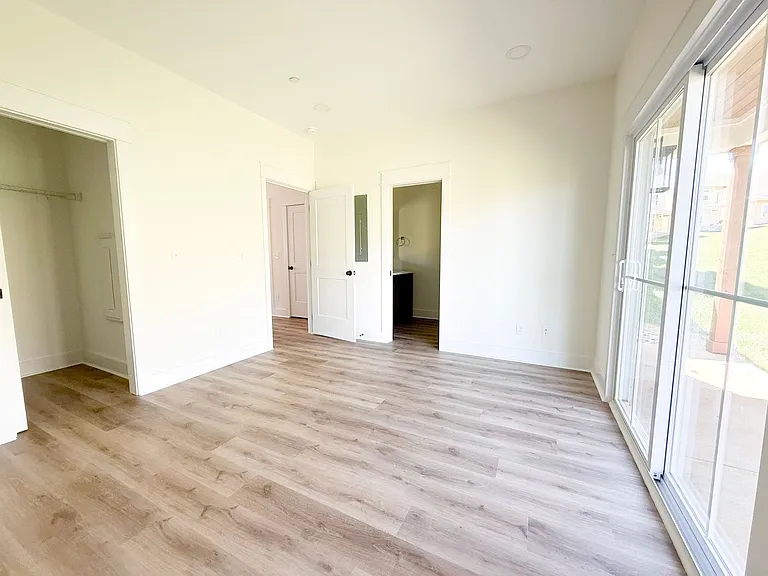 1385 Meridian St — Photo 17