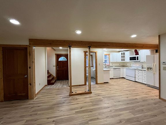 Open floor plan living room/kitchen