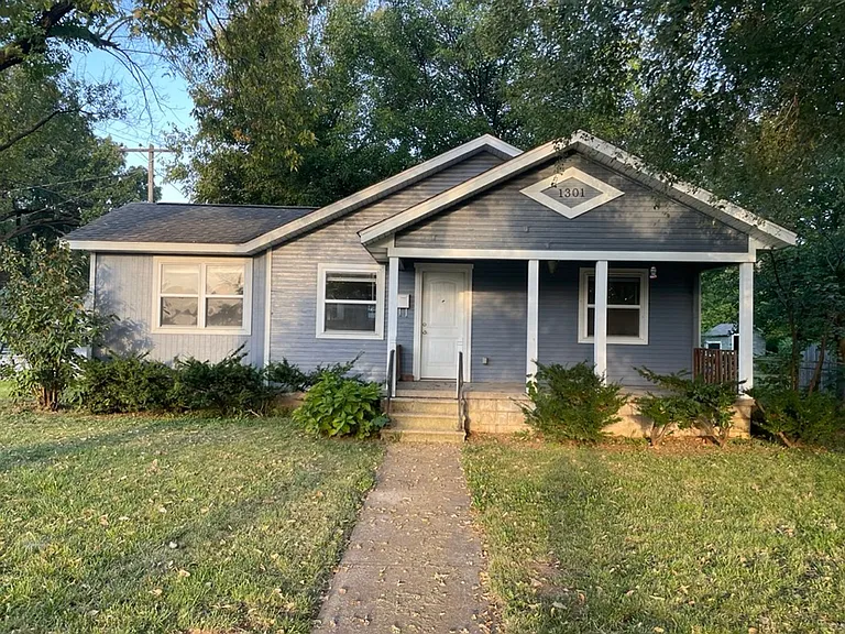 1301 N Fremont Ave — Photo 1