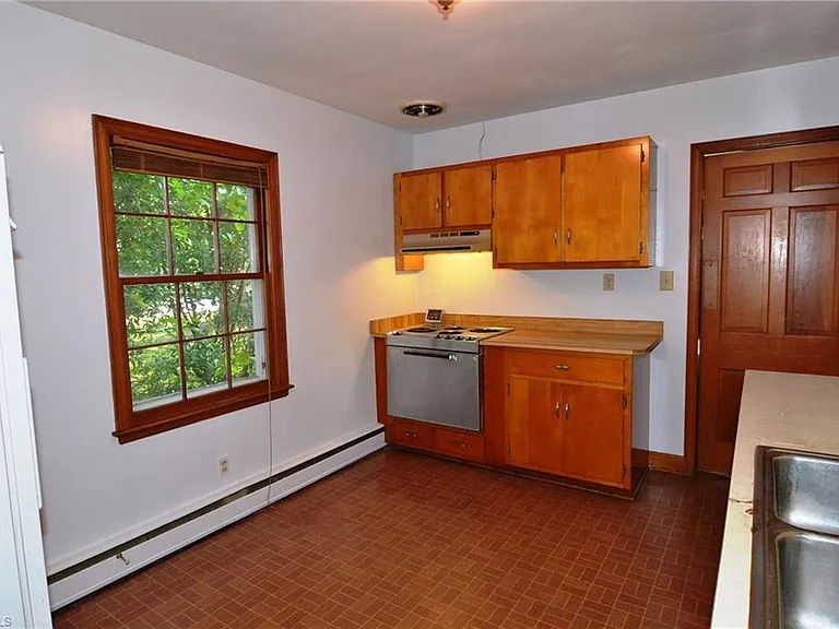 305 College Rd — Photo 4