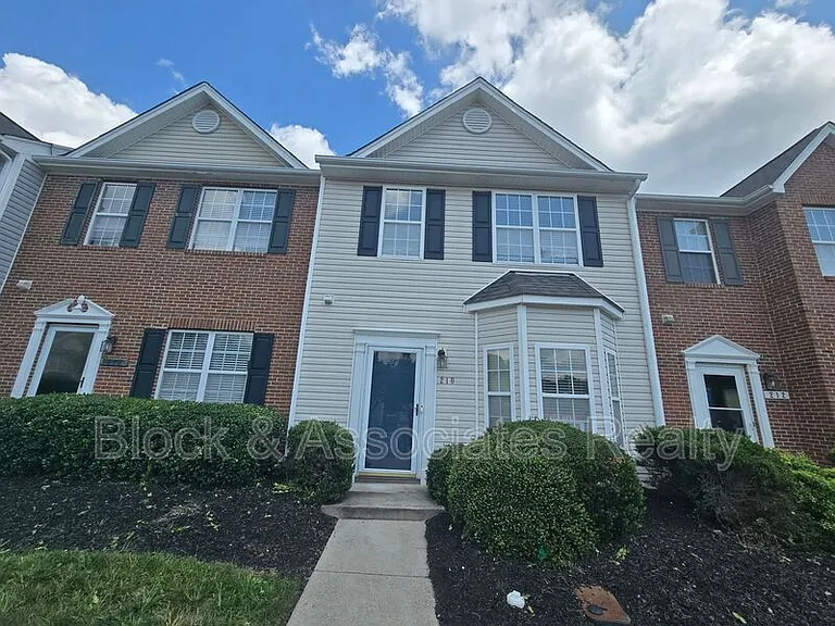 210 Brittany Way — Photo 1