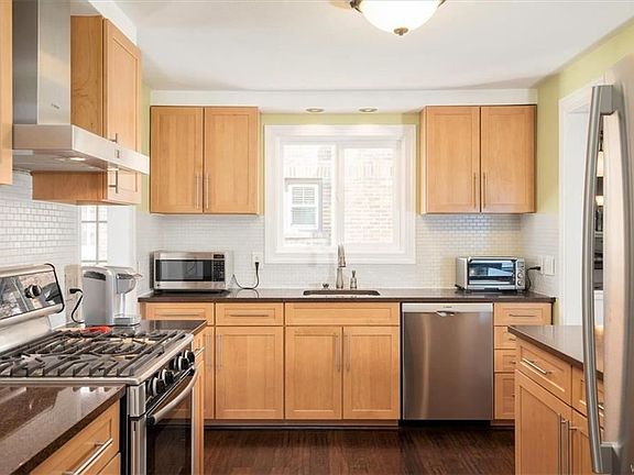 5th image of 421 Berryman Dr
