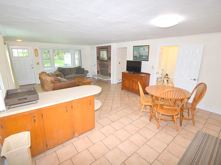 64 Hemlock Ave — Photo 12