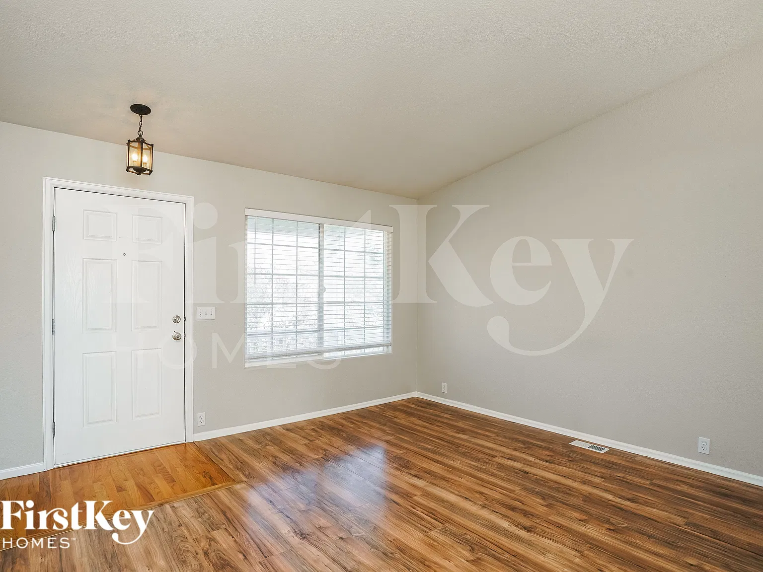 3 bed, 2.5 bath, 1382 sqft, $2,315 — Photo 3