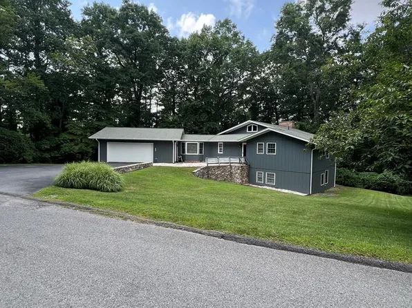 243 W Locust Dr, Beckley, WV 25801