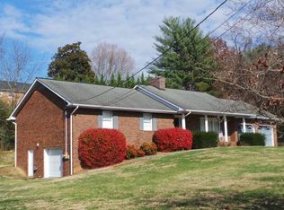 1212 Meadow Ln, Kingsport, TN 37663