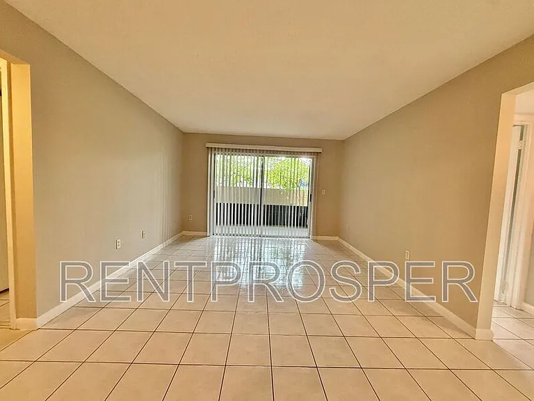 6104 Curry Ford Rd #108 — Photo 10