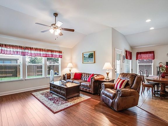 3rd image of 2819 Antonio St