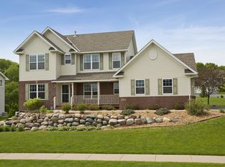 8162 Stone Creek Dr, Chanhassen, MN 55317