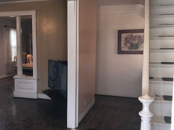 4th image of 204 Glebe St