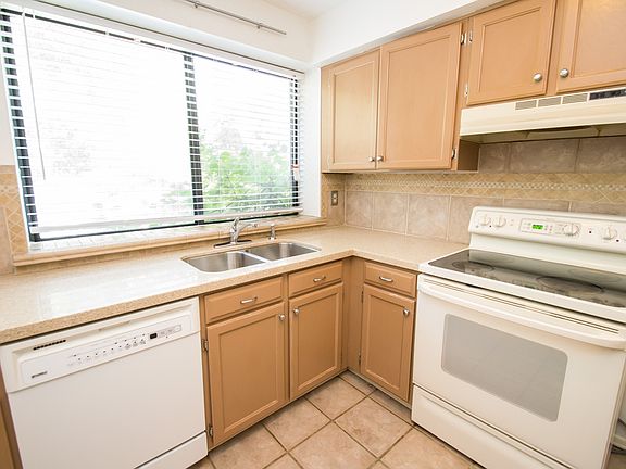 2633 Juniper Avenue Kitchen