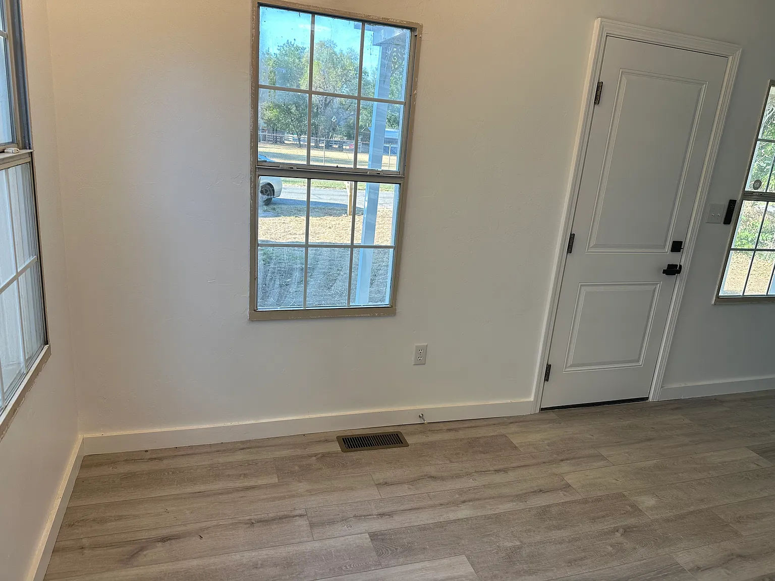 2 bed, 756 sqft, $900 — Photo 4
