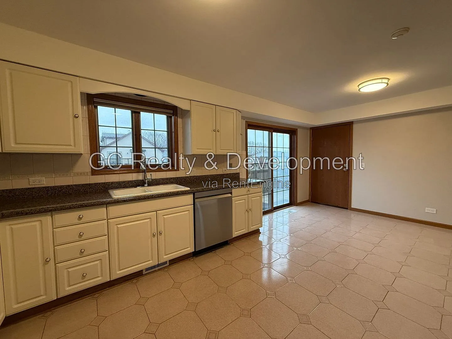 2 bed, 2.0 bath, 1800 sqft, $2,095 — Photo 3