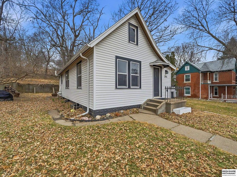 1st image of 206 S Hazel St