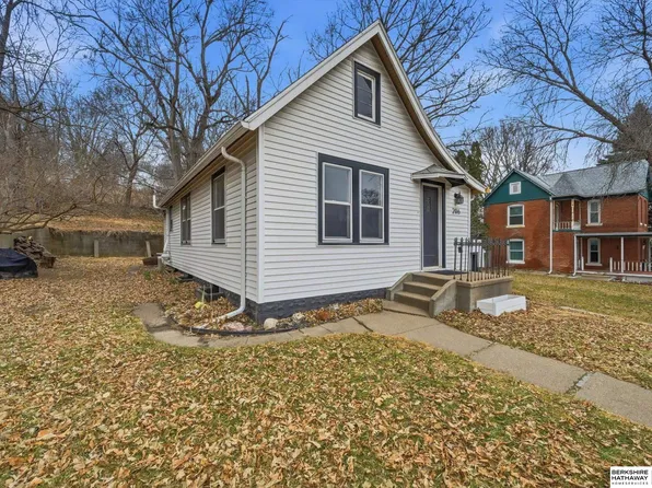 206 S Hazel St, Glenwood, IA 51534