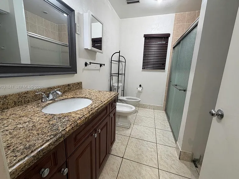 6318 SW 27th St — Photo 3