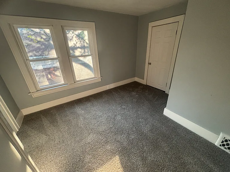 347 E Voris St — Photo 10