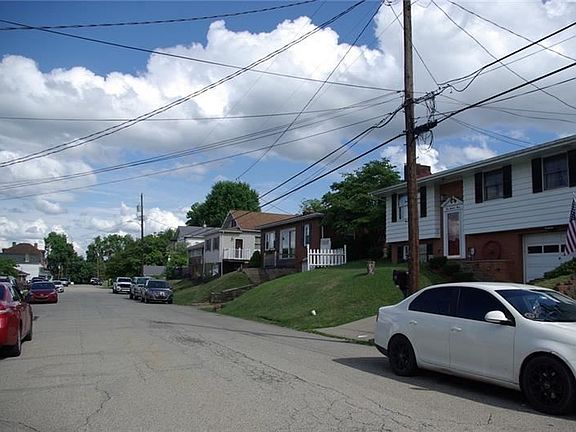 3rd image of 136 1st Ave