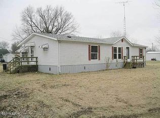 236 E B Ave, Radom, IL 62876