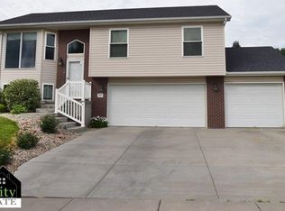 7939 Leo Ln, Lincoln, NE 68505