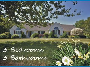 29 Ocean Pines Dr, Sagamore Beach, MA 02562