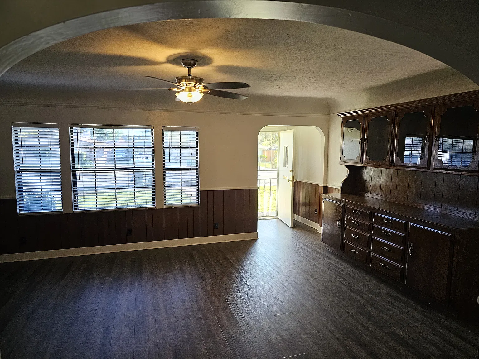 2900 Chester Ln — Photo 4