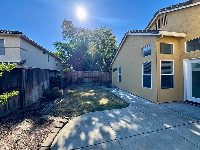 9101 Redwater Dr — Photo 31