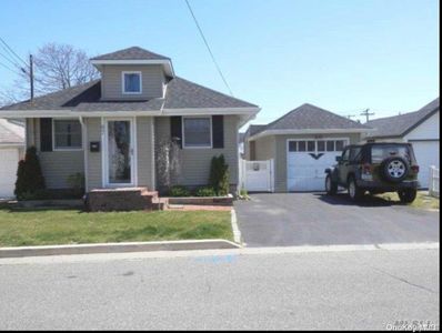 87 West Boulevard, East Rockaway, NY, 11518