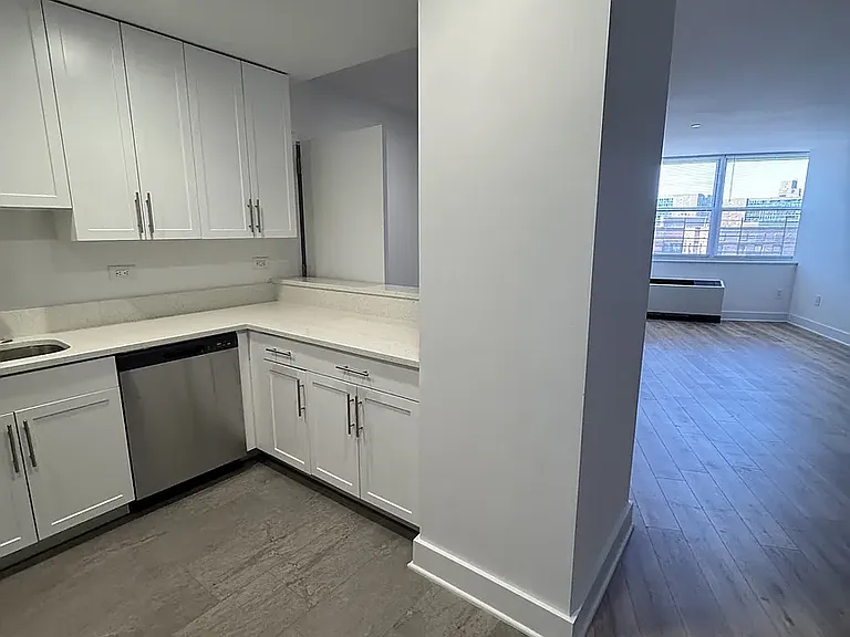 9745 Queens Blvd #601 — Photo 3