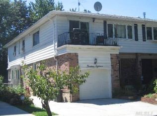 1418 Waters Edge Dr, Flushing, NY 11360