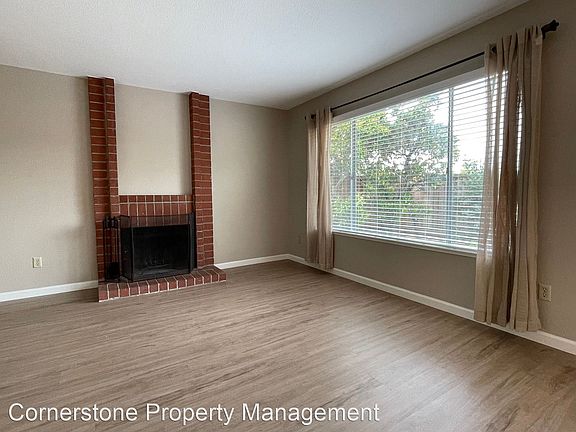 3rd image of 743 Creekland Cir