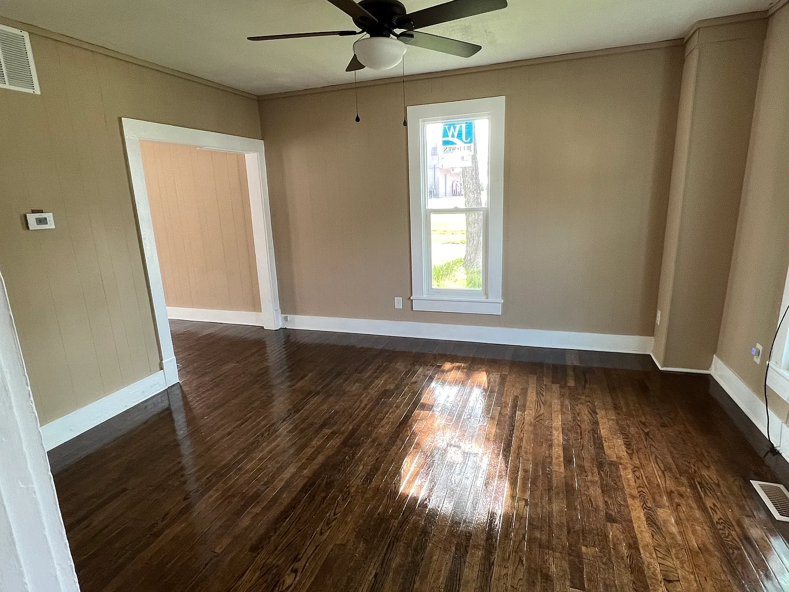 5 bed, 2000 sqft, $1,650 — Photo 2