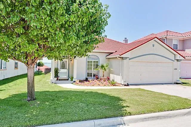 1884 Tahoe Dr — Photo 1