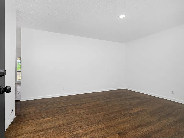 1860 Brookhaven Dr — Photo 4