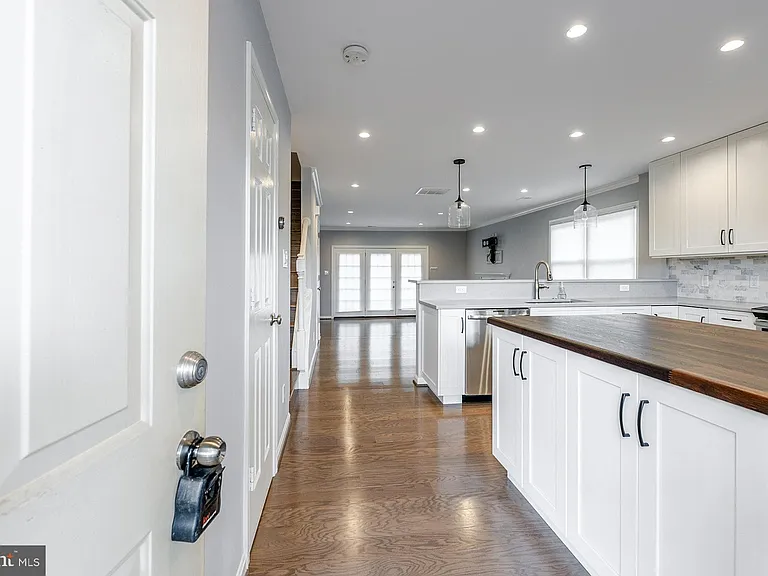 4116 Washington Blvd — Photo 5