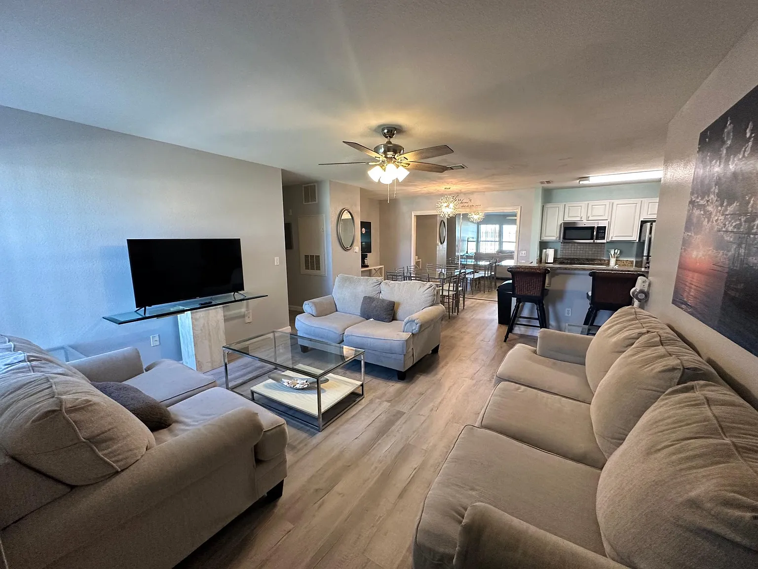 4 bed, 1400 sqft, $2,500 — Photo 2