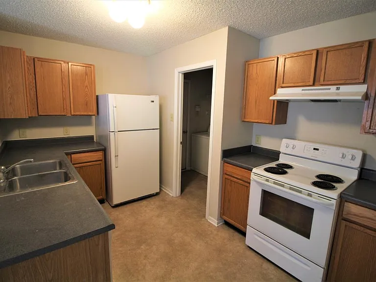 2612 Chilton Dr — Photo 3