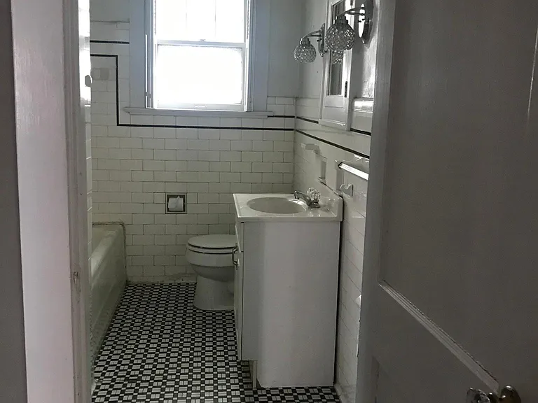 209 Stone Ave — Photo 10