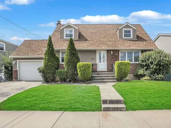 460 Roquette Avenue, Floral Park, NY 11001