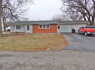 320 N School St, Pittsfield, IL 62363