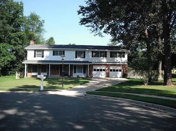 2214 Creek Dr, Alexandria, VA 22308